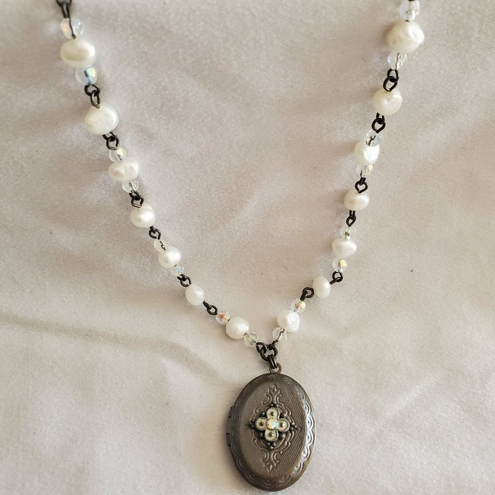 Fresh Water Pearl and Locket Necklace